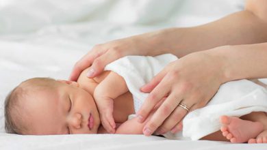 پهلو خوابیدن کودکان | خطر به پهلو خوابیدن | خوابیدن کودکان