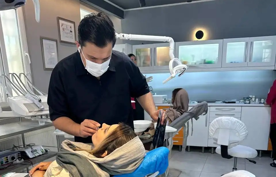 دکتر یوسفی دندانپزشک