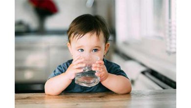 دلیل نوشیدن آب زیاد کودکان در شب و وظیفه مهم والدین برای مدیریت تشنگی شبانه