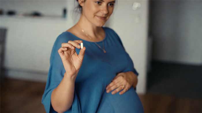 بهترین زمان مصرف فاموتیدین ۲۰ و ۴۰ میلی‌گرم در بارداری+ عوارض جدی